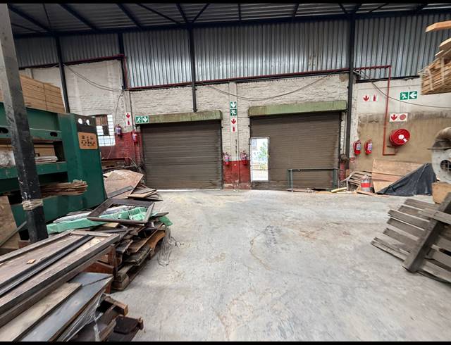 1,100M² WAREHOUSE TO LET IN INDUSTRIA WEST